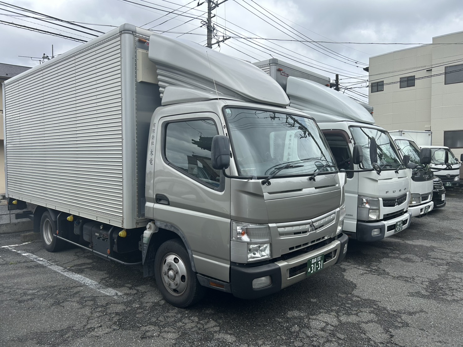 複数台のトラック